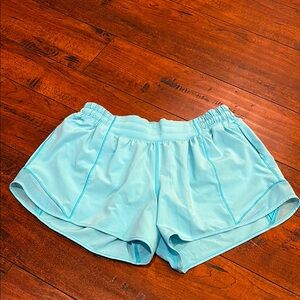 Lululemon - Hotty Hot Low-Rise Short 4”